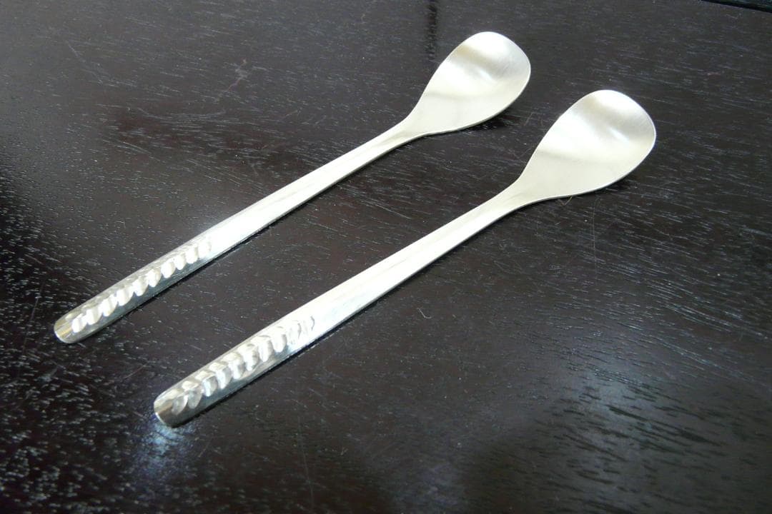 は*ぎ様 田中利広 造 純銀製 槌目打 小匙 2本 28.3g 銀細工