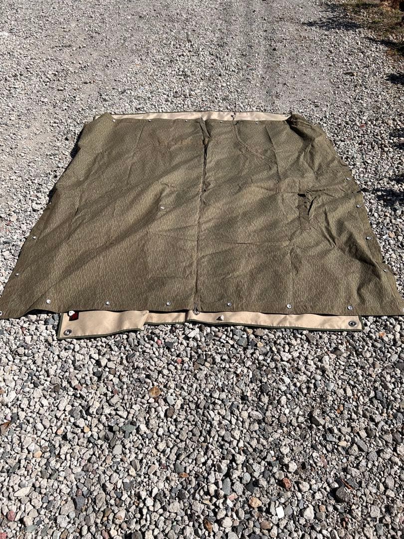 東ドイツ軍幕　一枚　ポール10本付属（一本破損）