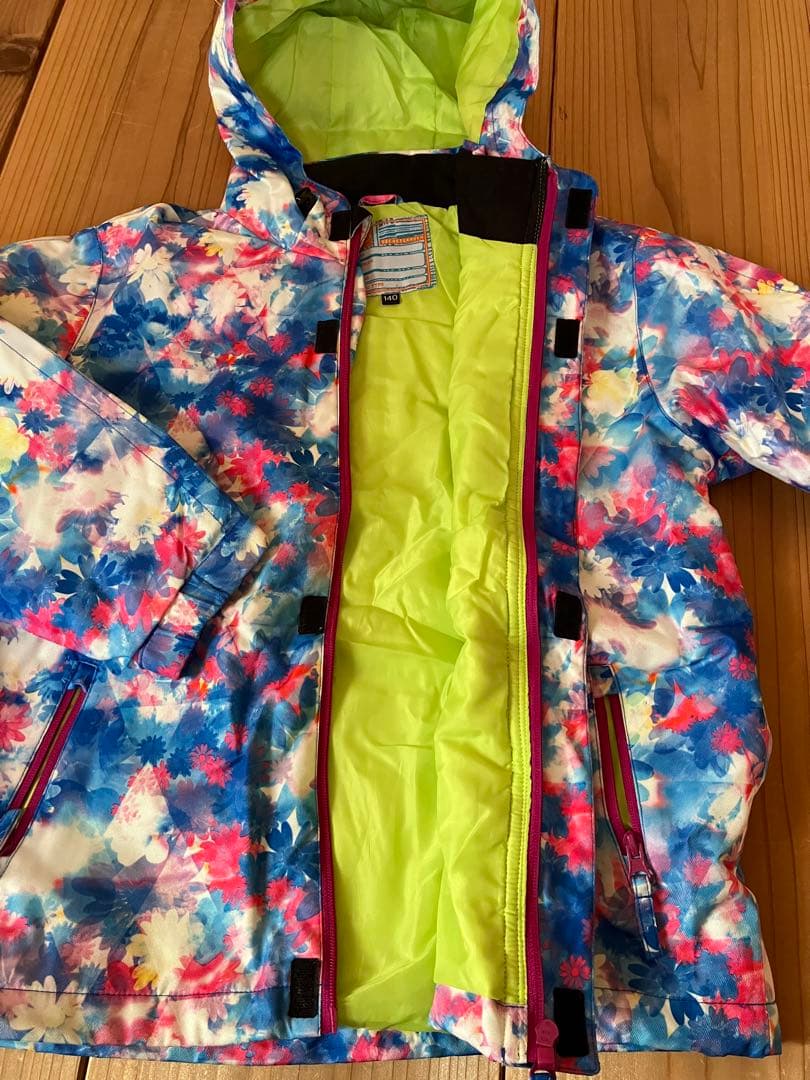 お値下げ！スキースノーボードウェア　上下、グローブ付3点セット　140cm