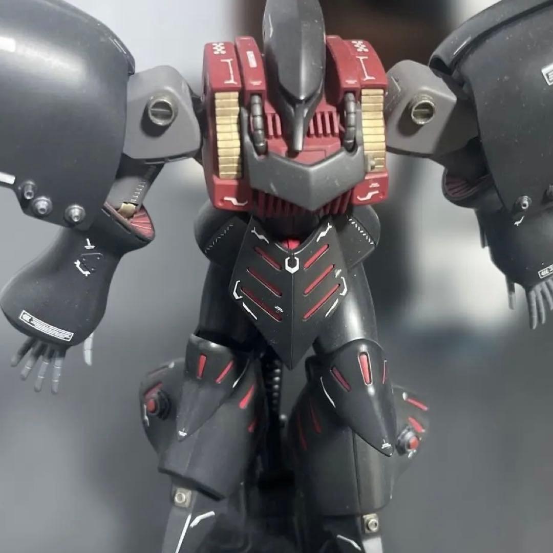 組み立てジャンク品(旧)1/100セラヴィーガンダムと HG1/144キュベレイ