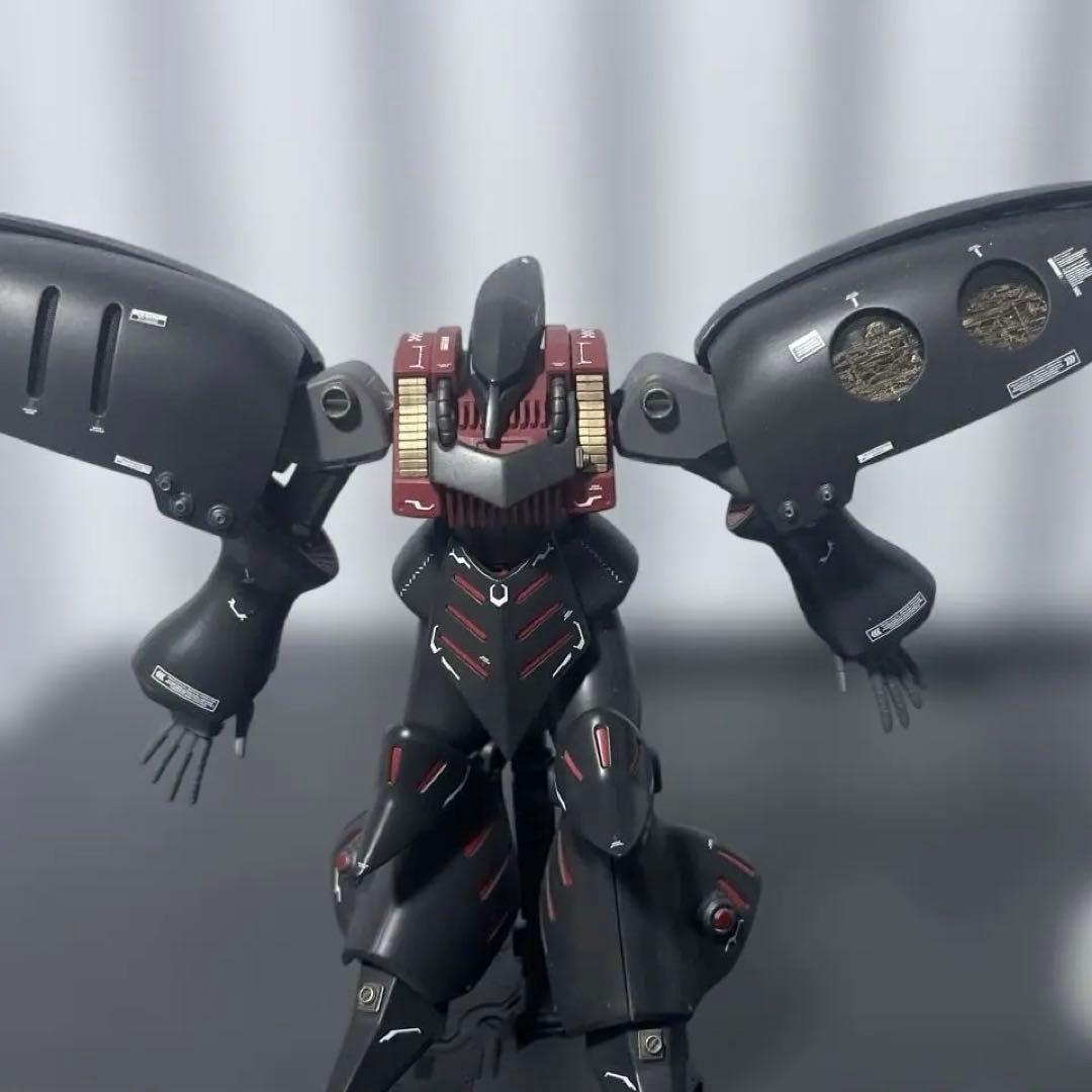 組み立てジャンク品(旧)1/100セラヴィーガンダムと HG1/144キュベレイ