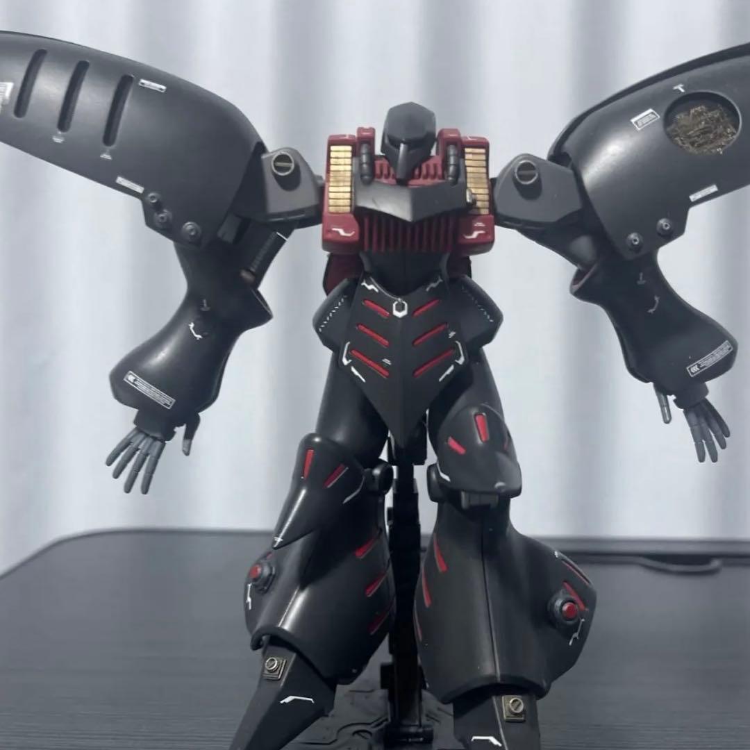 組み立てジャンク品(旧)1/100セラヴィーガンダムと HG1/144キュベレイ