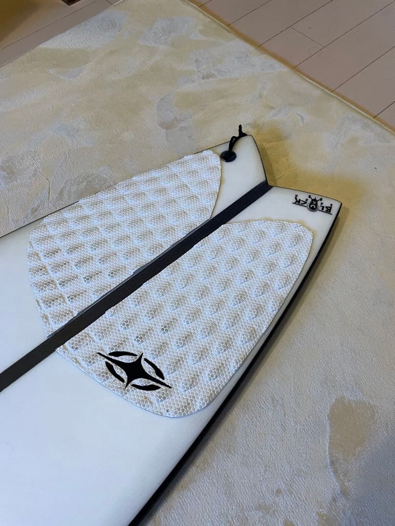 JS “BLACK BARON” 5.6 EPS サーフボード　ツインフィン