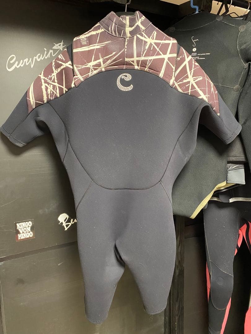 カーバイン☆Bergsund ☆スプリングウェットスーツ