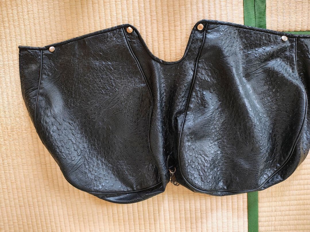 黒の合成皮革ゴルフバッグ