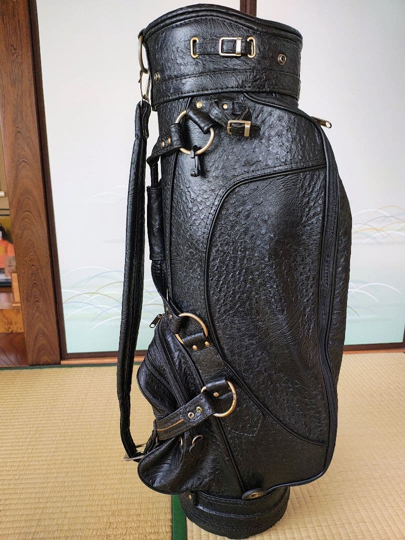 黒の合成皮革ゴルフバッグ