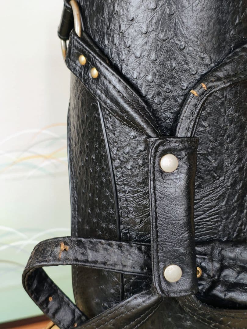 黒の合成皮革ゴルフバッグ