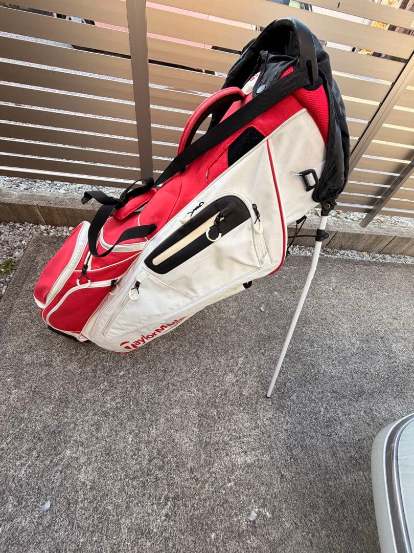 TaylorMade ゴルフバッグ 赤/白 スタンド付き