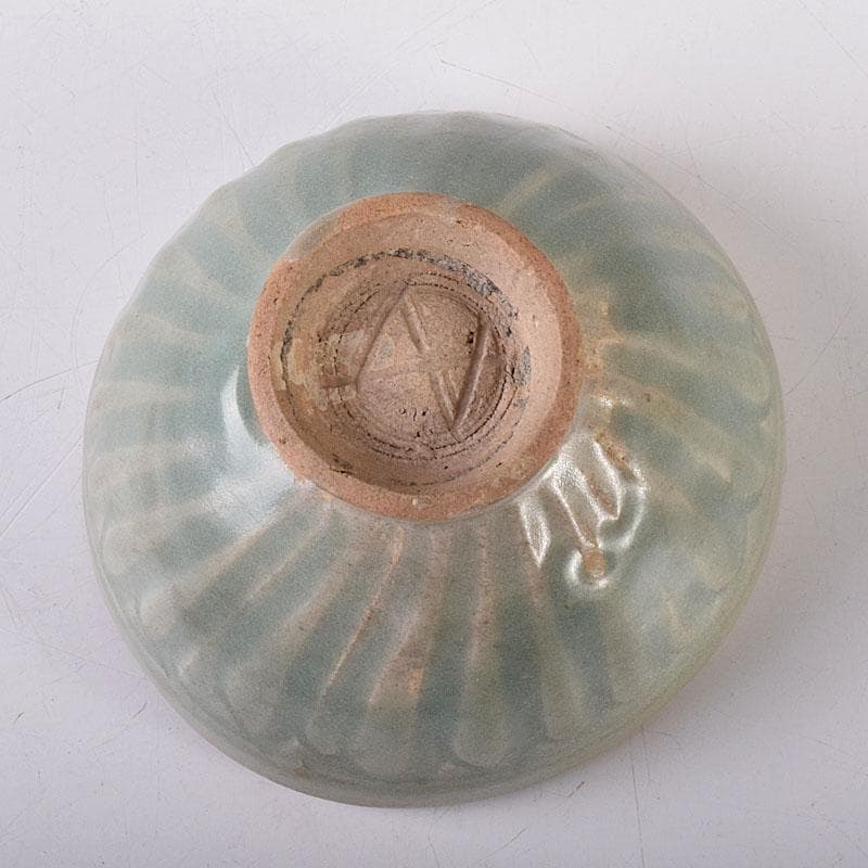 中国　龍泉窯　青磁　刻蓮弁文　茶碗　C　R8085