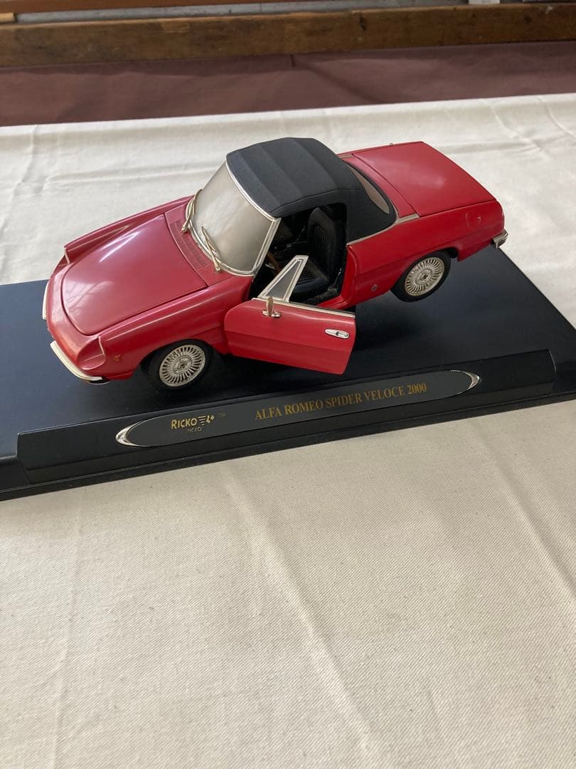 アルファ ロメオ スパイダー Veloce 2000（ミニカー付き）