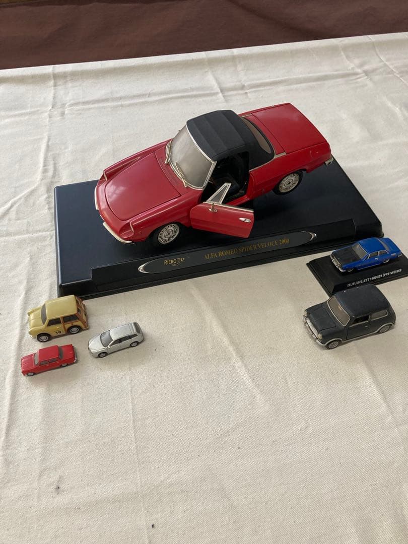 アルファ ロメオ スパイダー Veloce 2000（ミニカー付き）