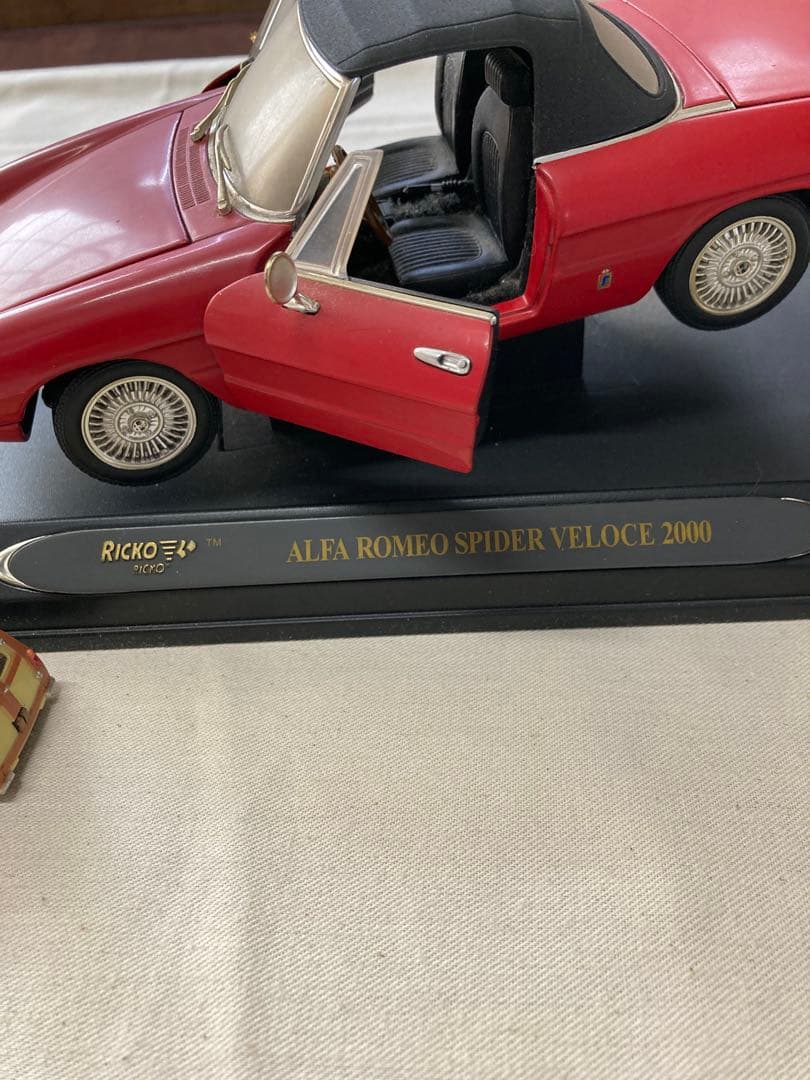 アルファ ロメオ スパイダー Veloce 2000（ミニカー付き）