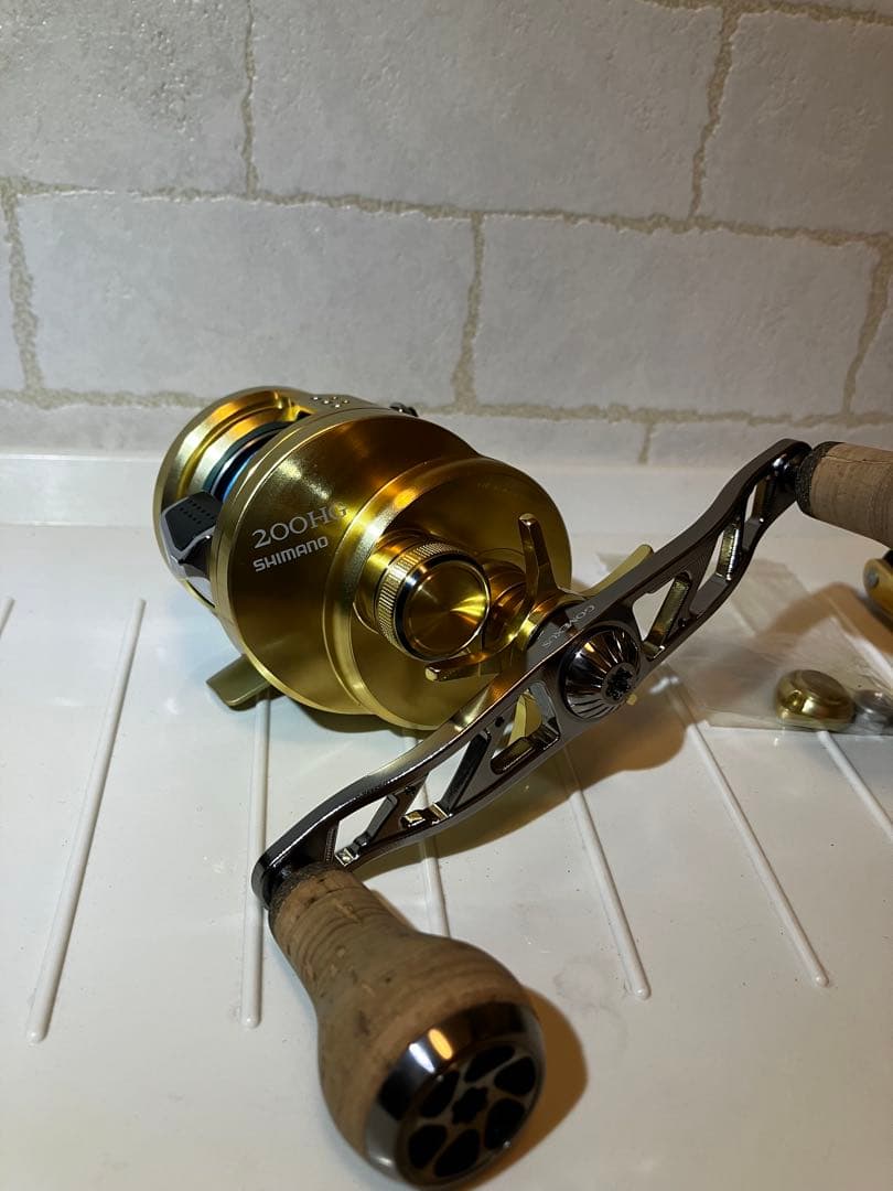 最終値引き価格　シマノ15カルカッタコンクエスト200HG 替スプール付き