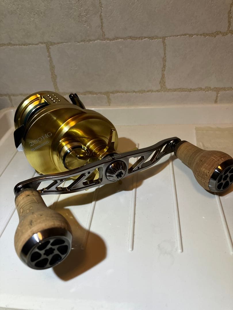 最終値引き価格　シマノ15カルカッタコンクエスト200HG 替スプール付き