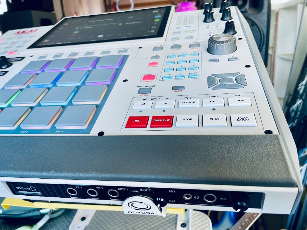 AKAI MPC X SE DISKセーバー付 (ほぼ未使用品) 即発送!!