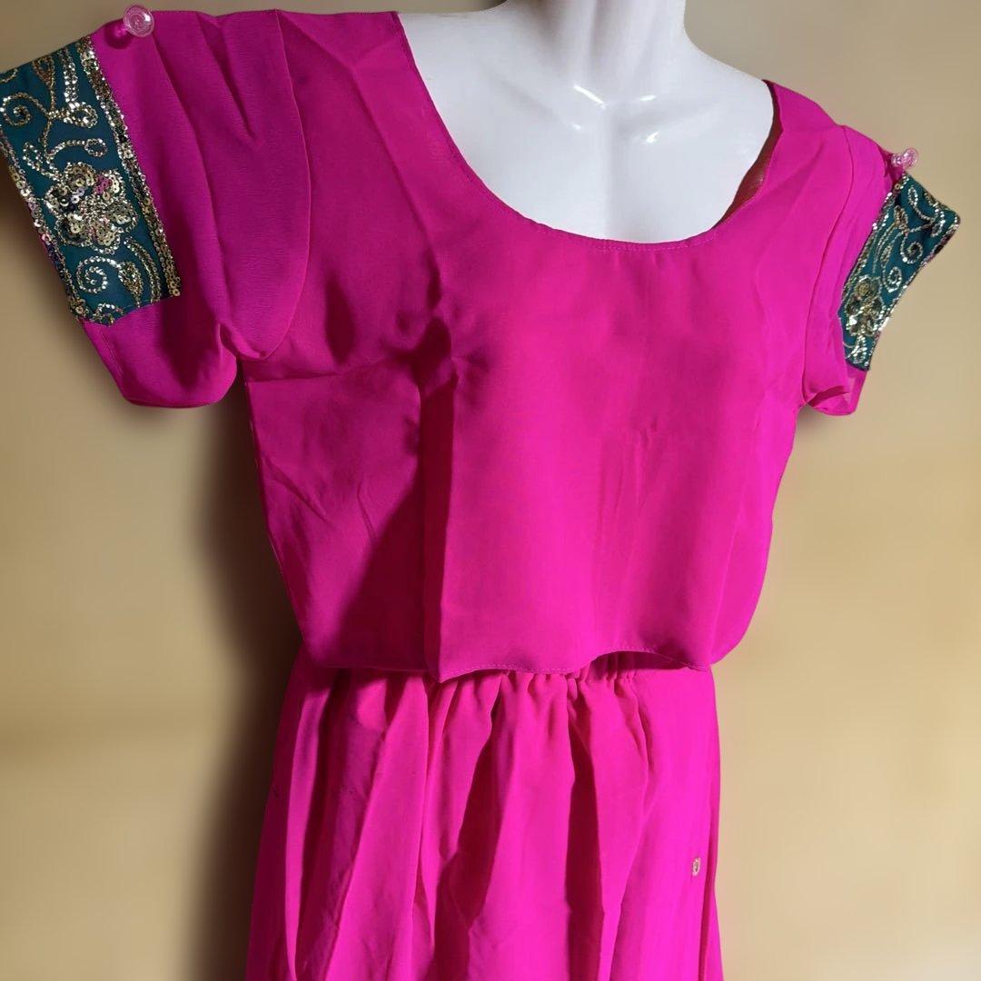 ピンクの刺繍入りダンス衣装