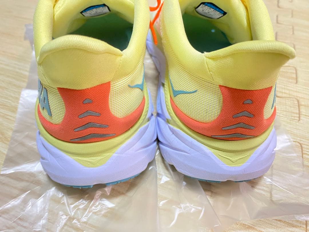 ホカネオネオ　クリフトン8 HOKA ランニング　シューズ　黄色