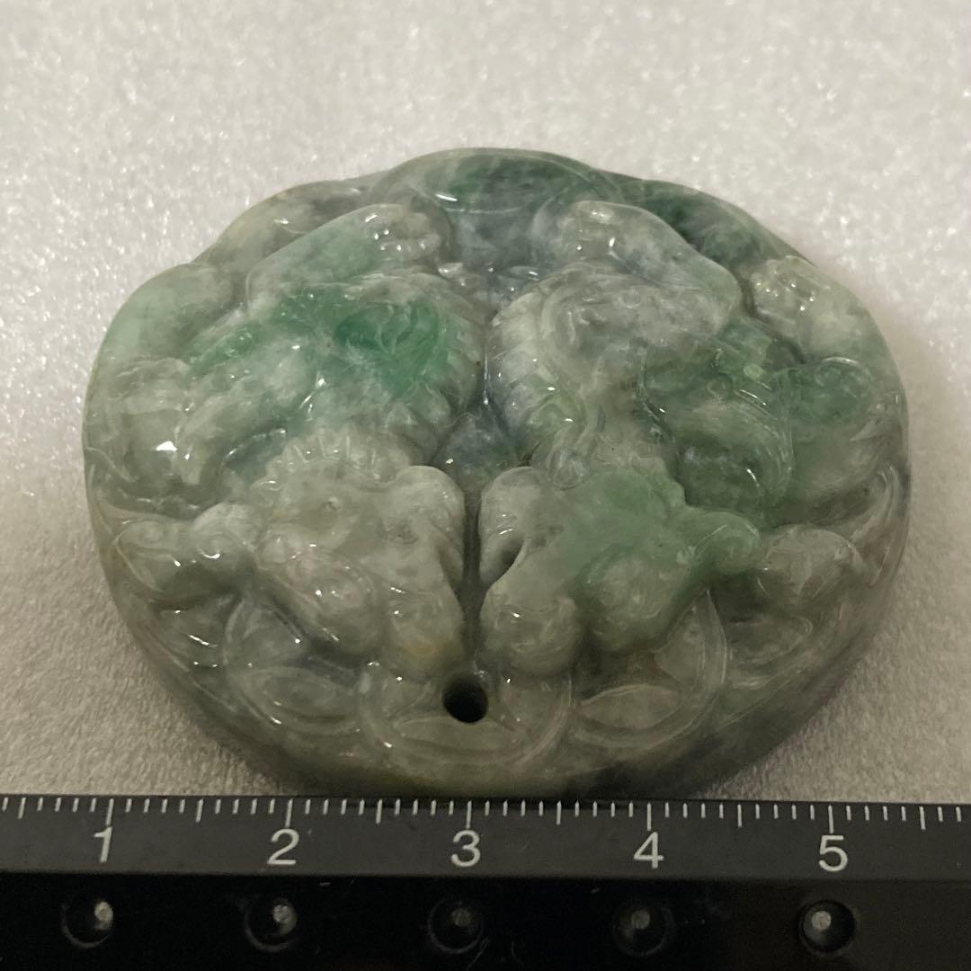 翡翠　麒麟縁起彫刻　根付　置物　(14075)