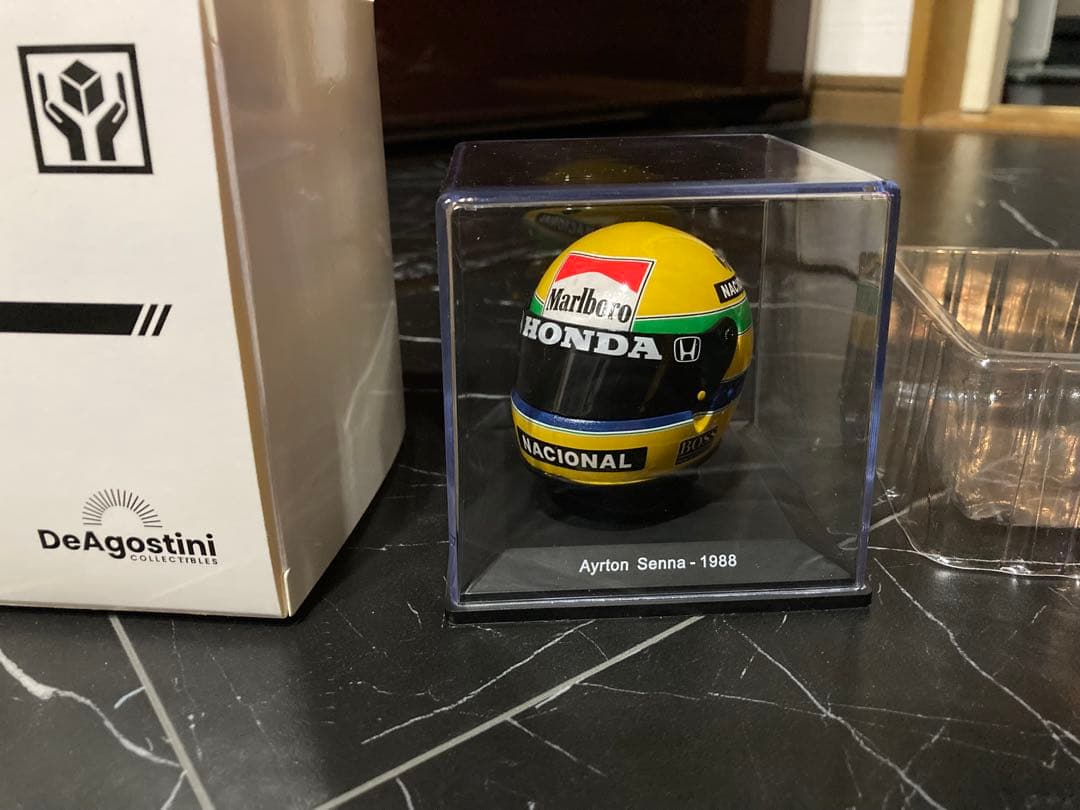 超激レア　マルボロ仕様　デアゴスティーニ　1/5 ヘルメットコレクション セナ