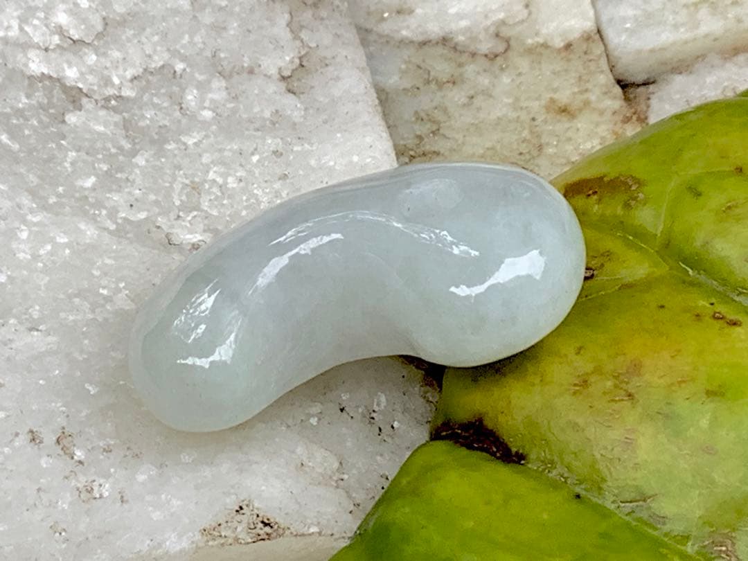 ✳ 糸魚川翡翠勾玉最高峰部類　アイスジェイド氷種　30.5mm ✳機械鑑定付‼️