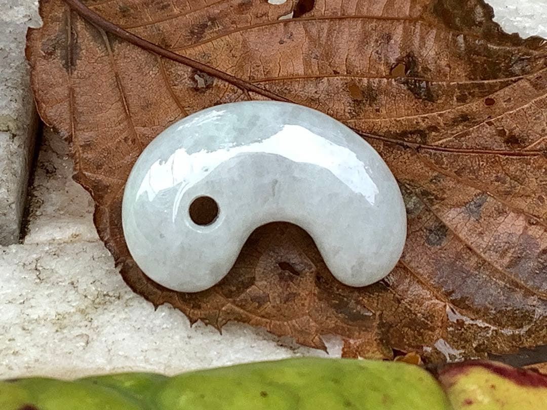 ✳ 糸魚川翡翠勾玉最高峰部類　アイスジェイド氷種　30.5mm ✳機械鑑定付‼️