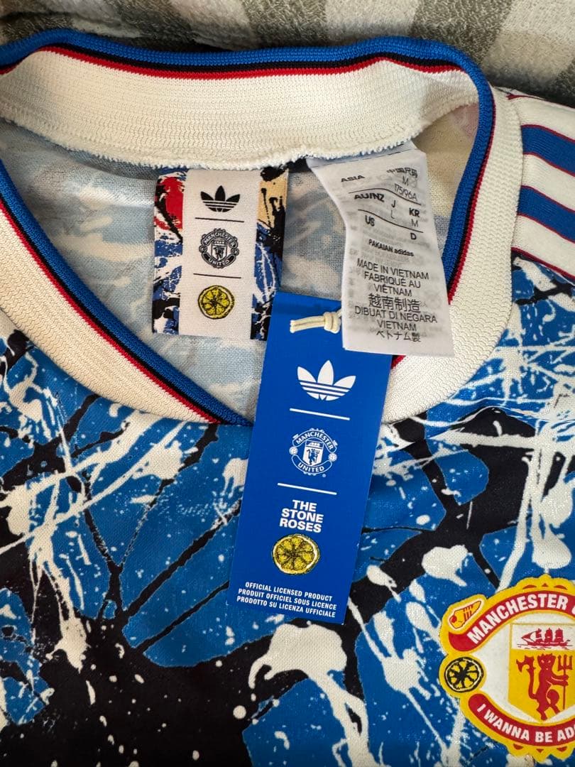 adidas Manchester United スプラッターペイントシャツ