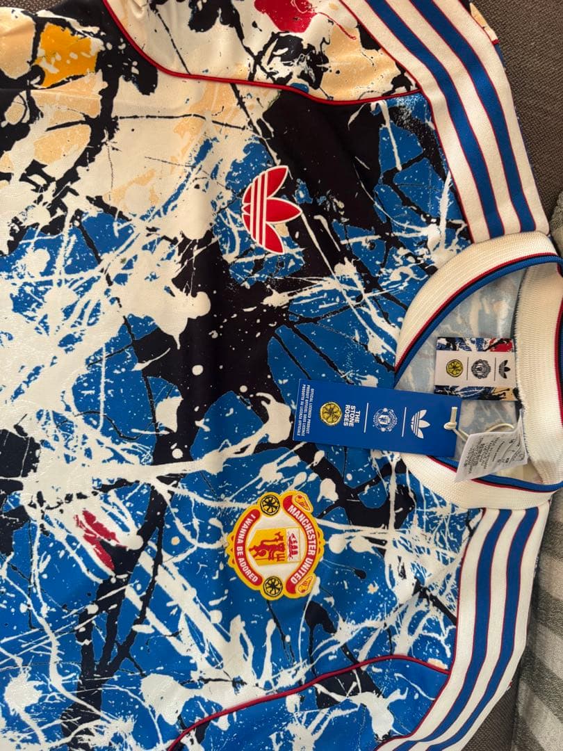 adidas Manchester United スプラッターペイントシャツ