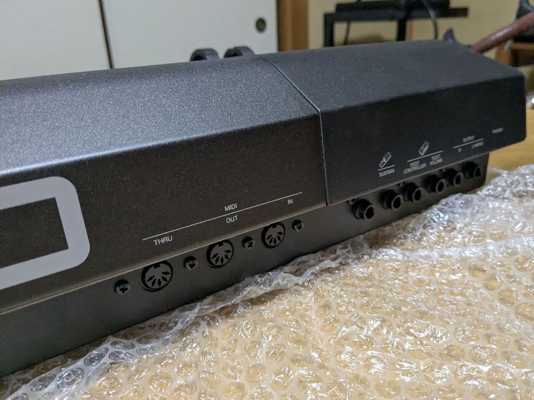 ヤマハ QS300 シンセサイザー USED美品　浅倉大介氏サイン入り