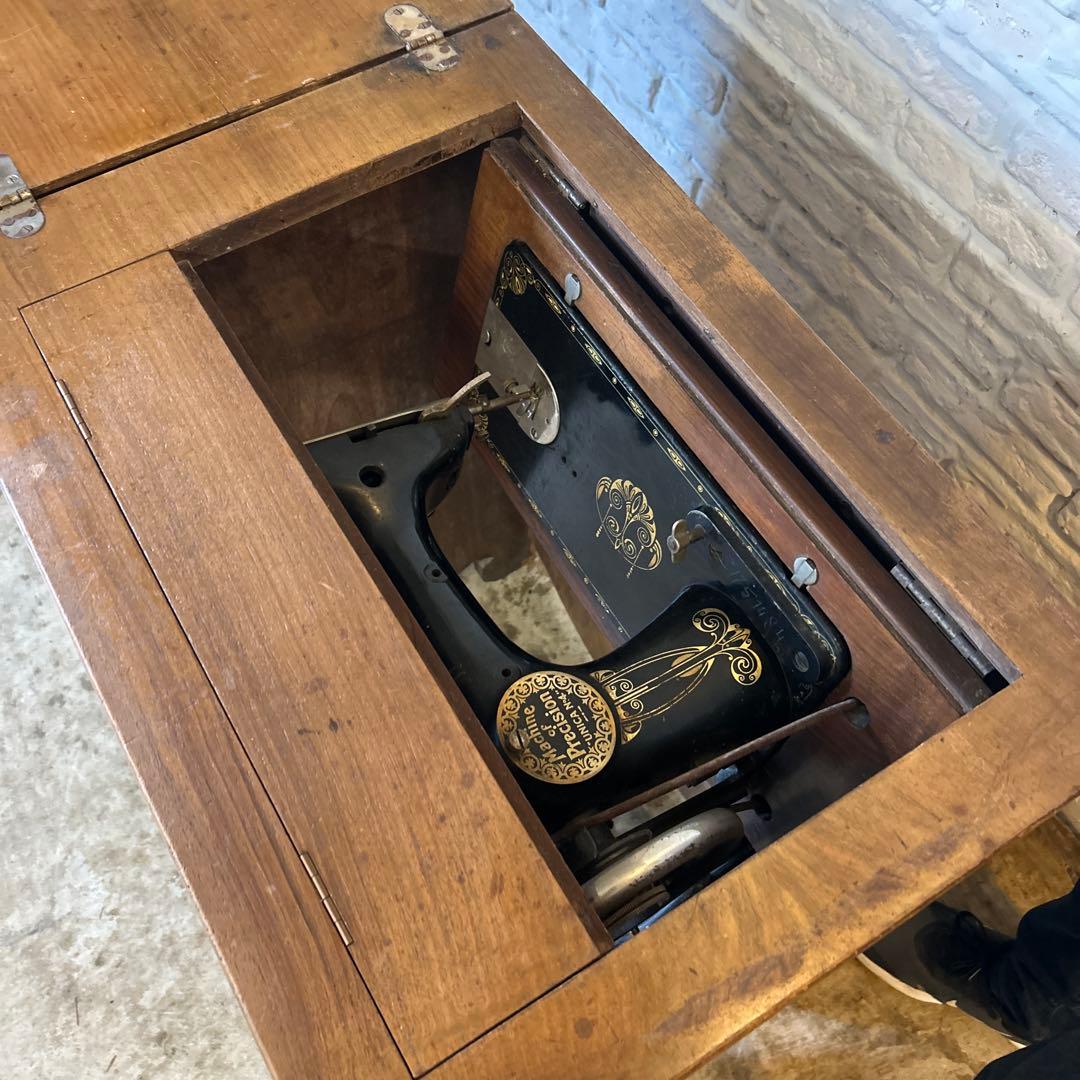 クラシック足踏みミシン 木製収納付き　折りたたみ式