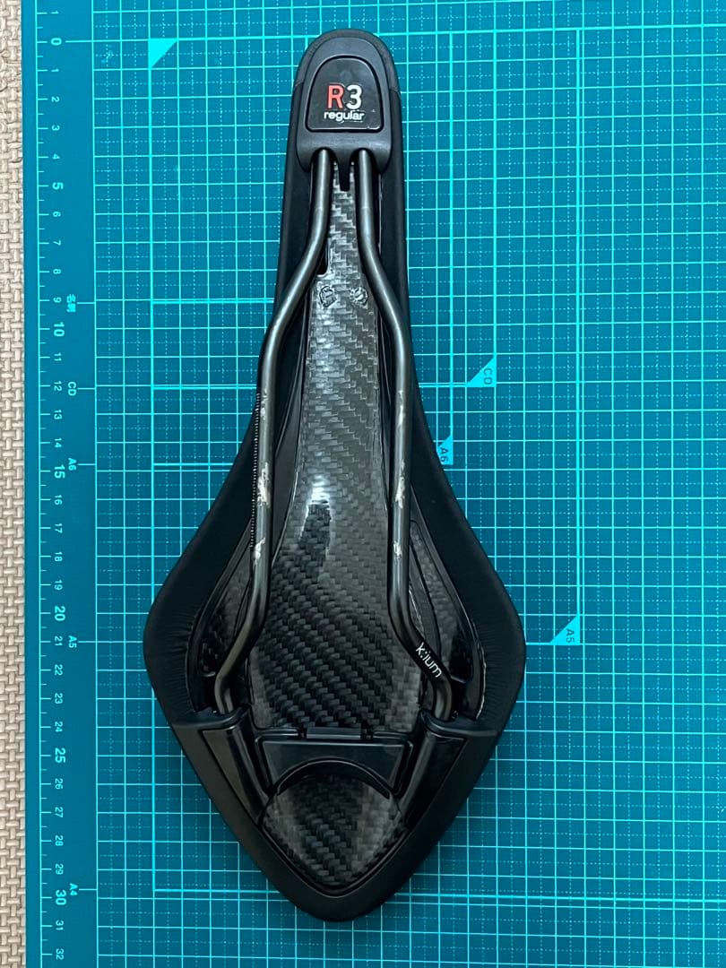 フィジーク　アリオネR3サドル ブラック【美品】