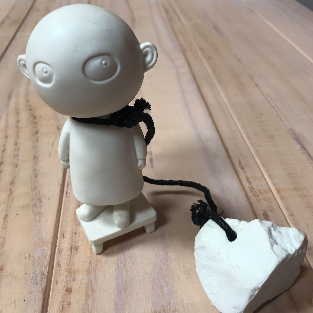 Agnes b、アーティストとコラボしたオブジェ