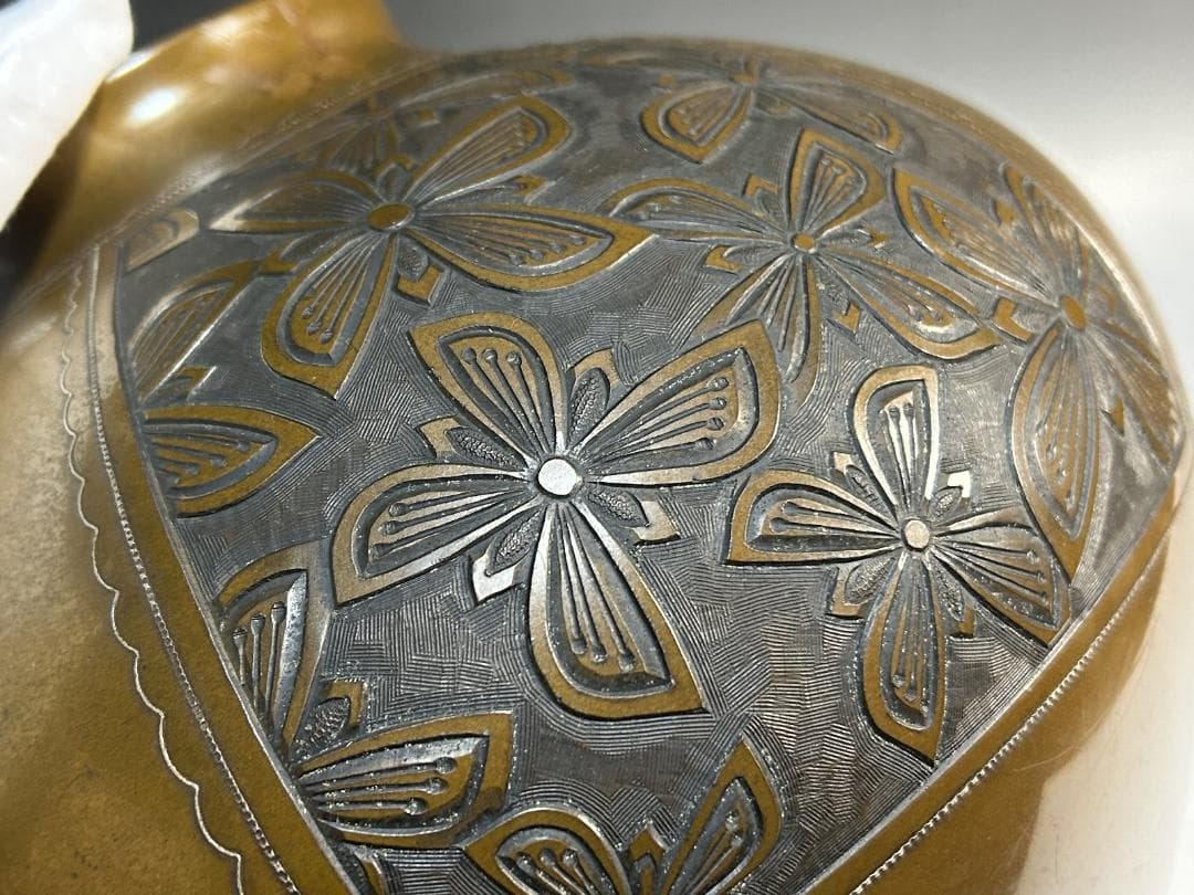 時代　彫金師　柴田郁美　銀象嵌　鋳銅花瓶　花瓶　花入れ　美芝彫　柴田美芝