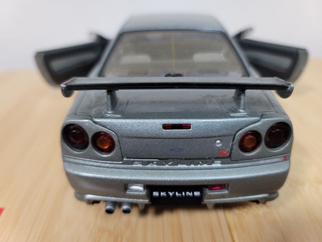 ミニカー AUTOart 1/18 R34 GT-R
