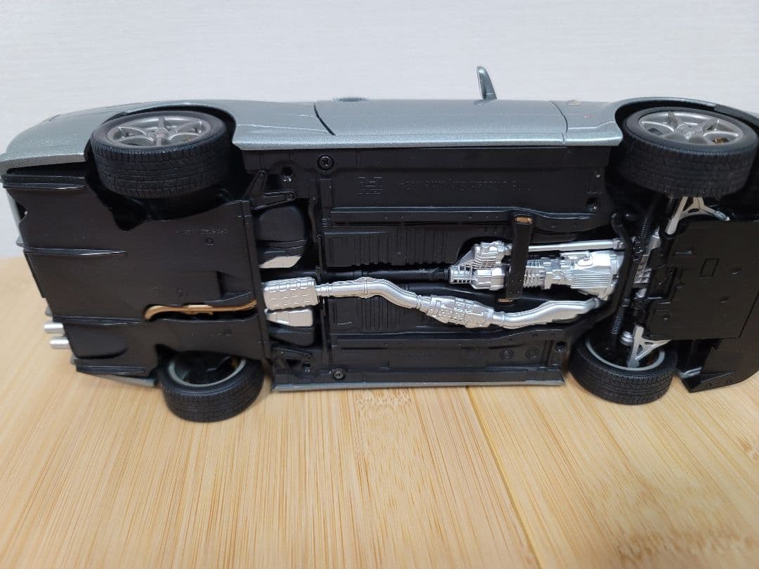 ミニカー AUTOart 1/18 R34 GT-R