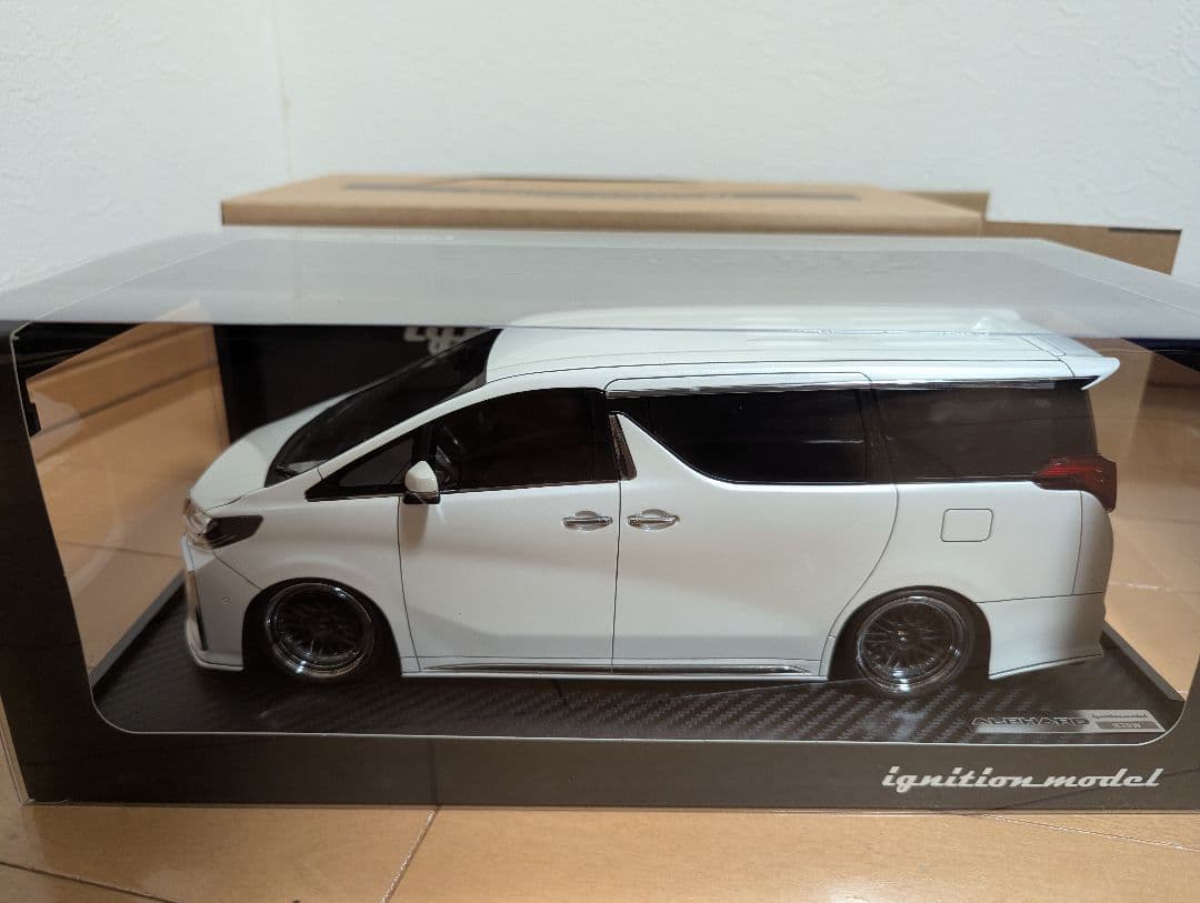 イグニッションモデル　1/18 30アルファード