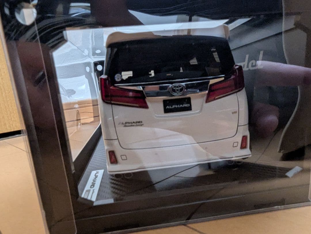 イグニッションモデル　1/18 30アルファード