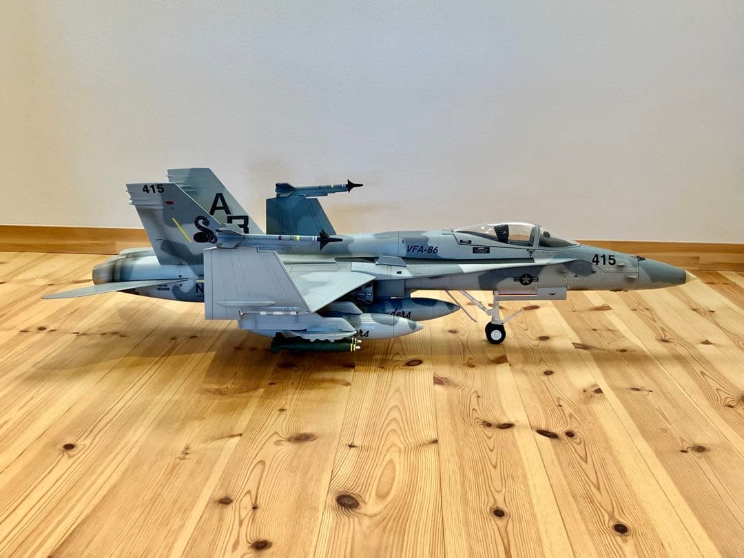 航空機・ヘリコプター bbi 1/18 F/A-18 HORNET
