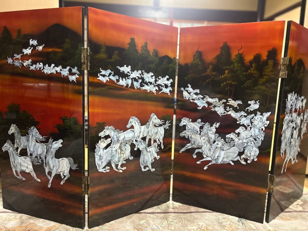 中国美術　螺鈿細工　衝立漆塗り　万馬奔騰図　令和8年干支