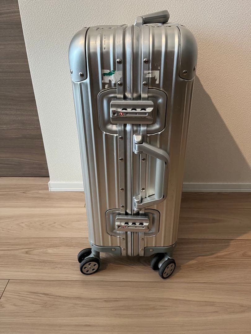 アルミシルバー スーツケース