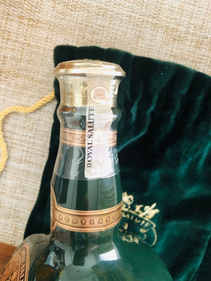 ロイヤルサルート21年緑陶器ボトル スコッチウイスキー未使用700ml 40度