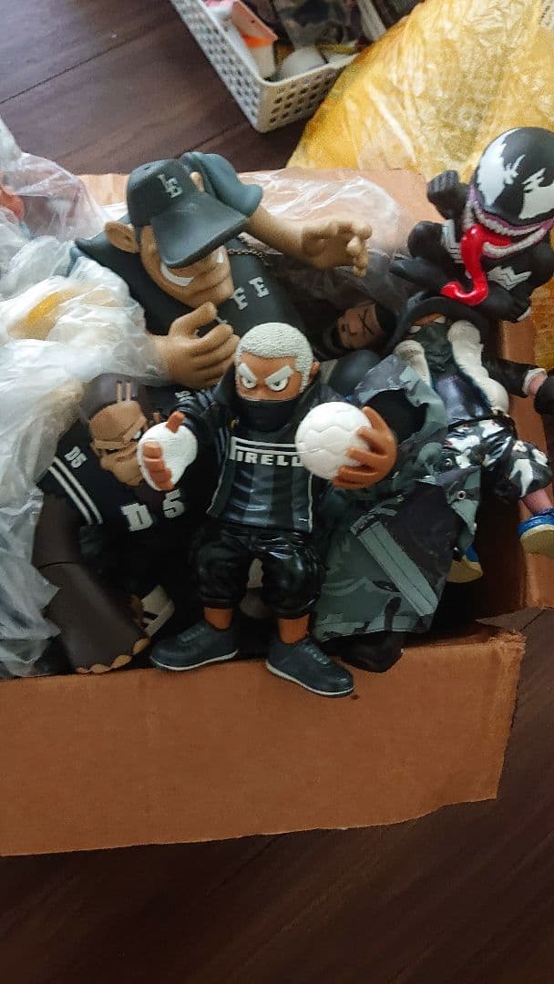 Supremeフィギュアその他多数まとめ売り