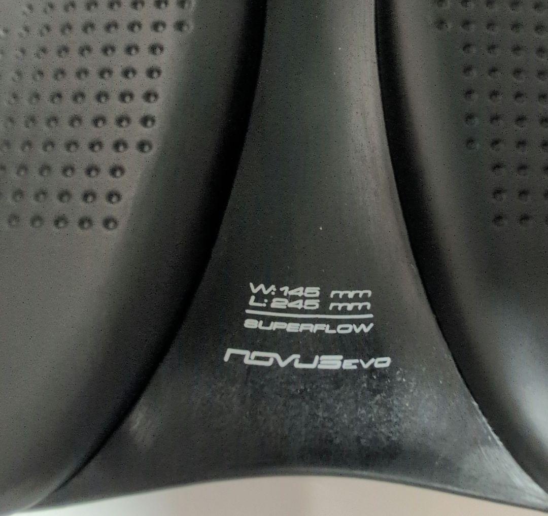 Selle Italia　NOVUS BOOST EVO アロイ スーパーフロー