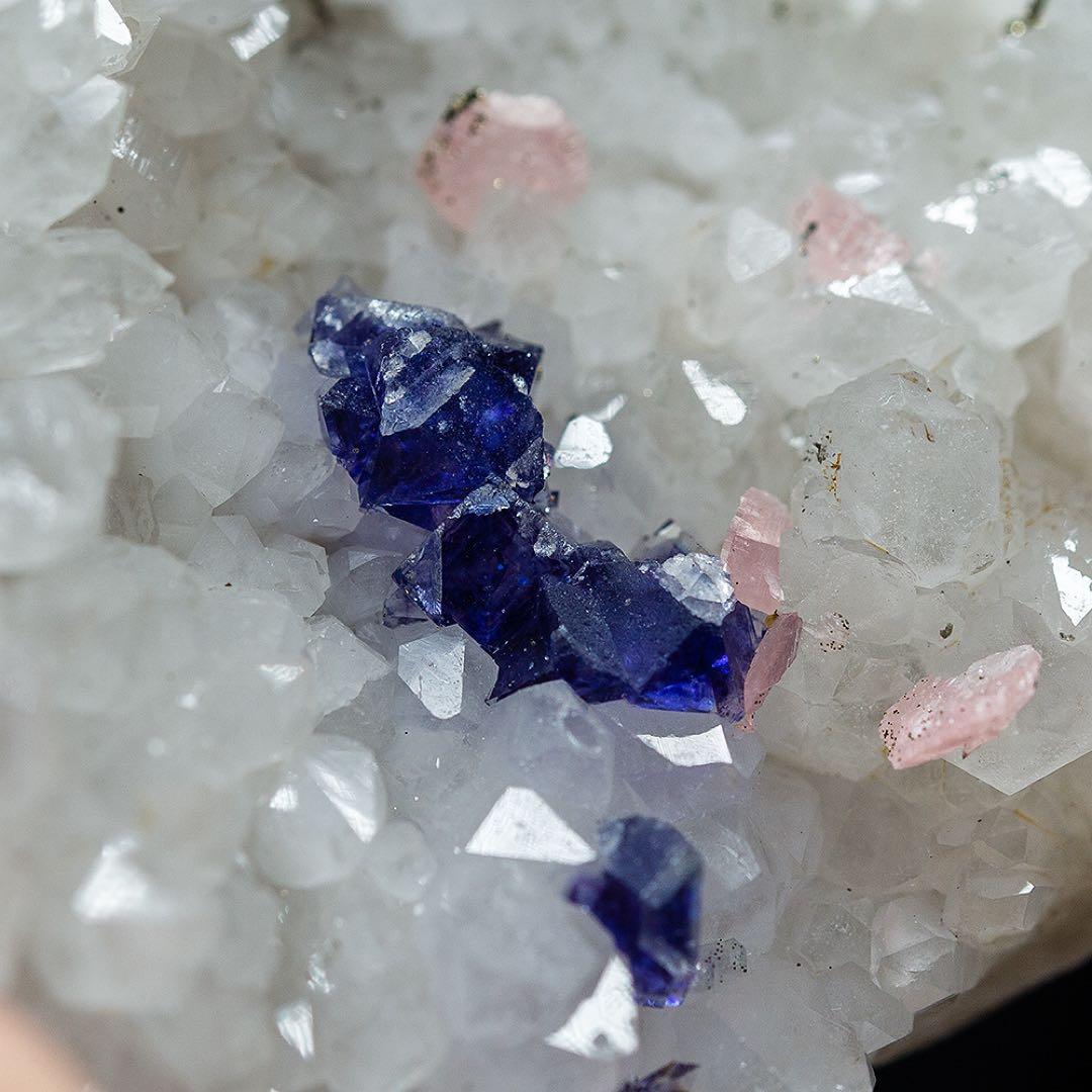 中国 ロードクロサイト フローライト 天然石 原石 鉱物標本 鉱石 蛍石 400