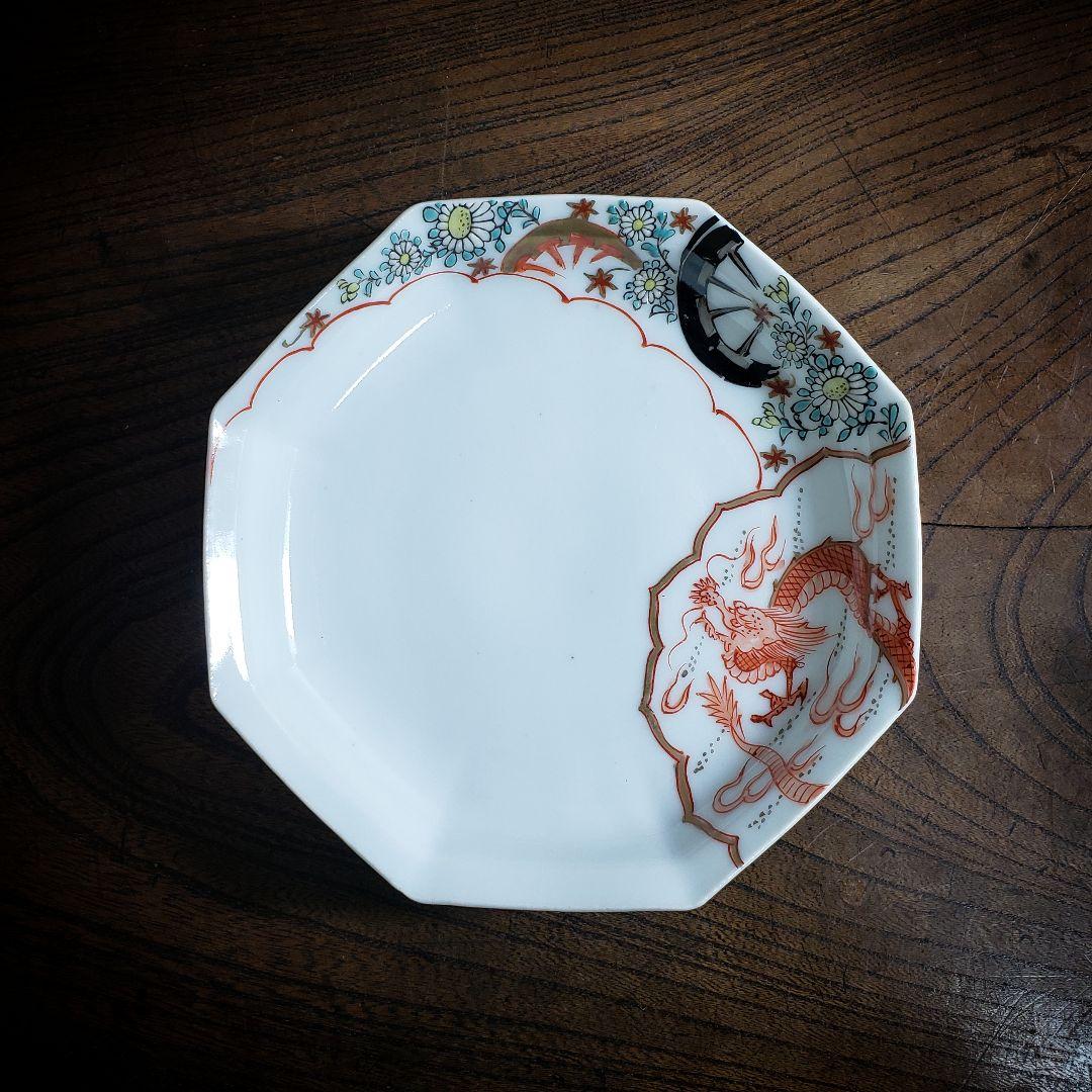 八角皿　古伊万里　菊文様　御所車　車輪　龍　竜　雲竜　明治　色絵付　赤絵　ロ号