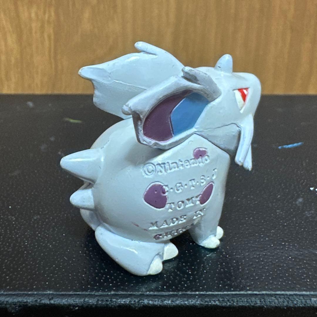 ポケモン　モンコレ　ニドラン♀ ニドリーノ