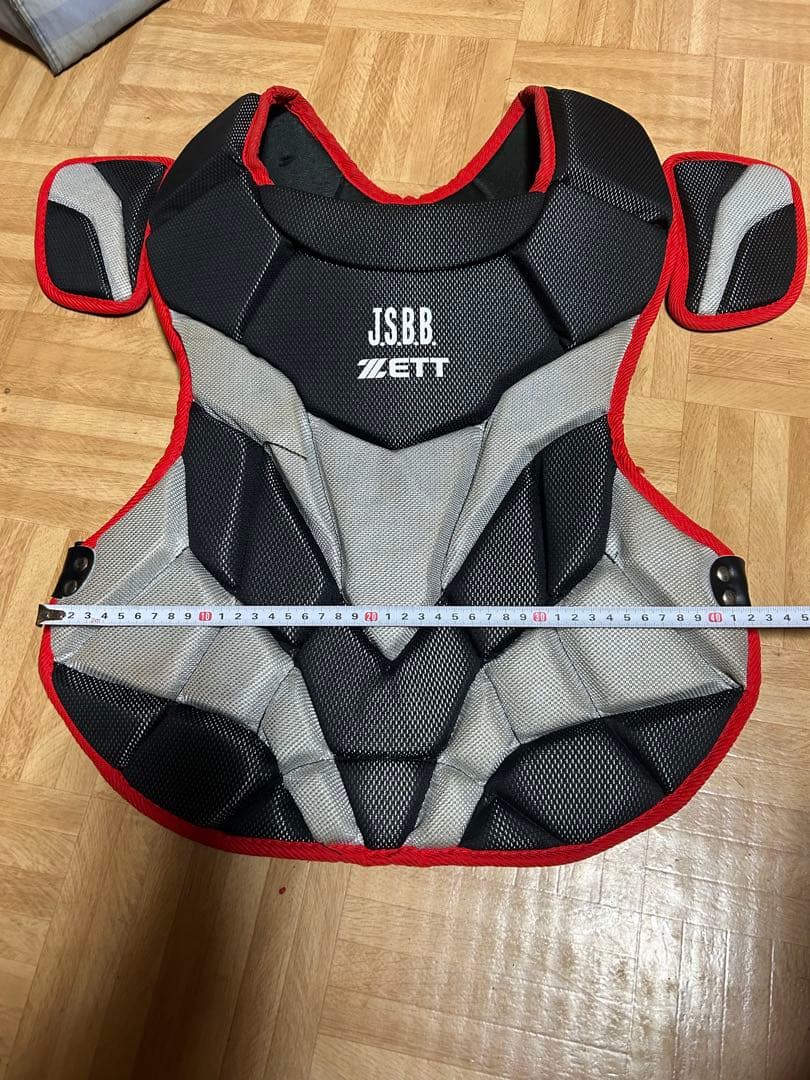 キャッチャー防具4点＋ヘルメット2点＋審判用マスク＋バック＋おまけ