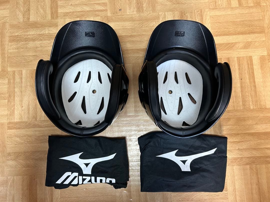 キャッチャー防具4点＋ヘルメット2点＋審判用マスク＋バック＋おまけ