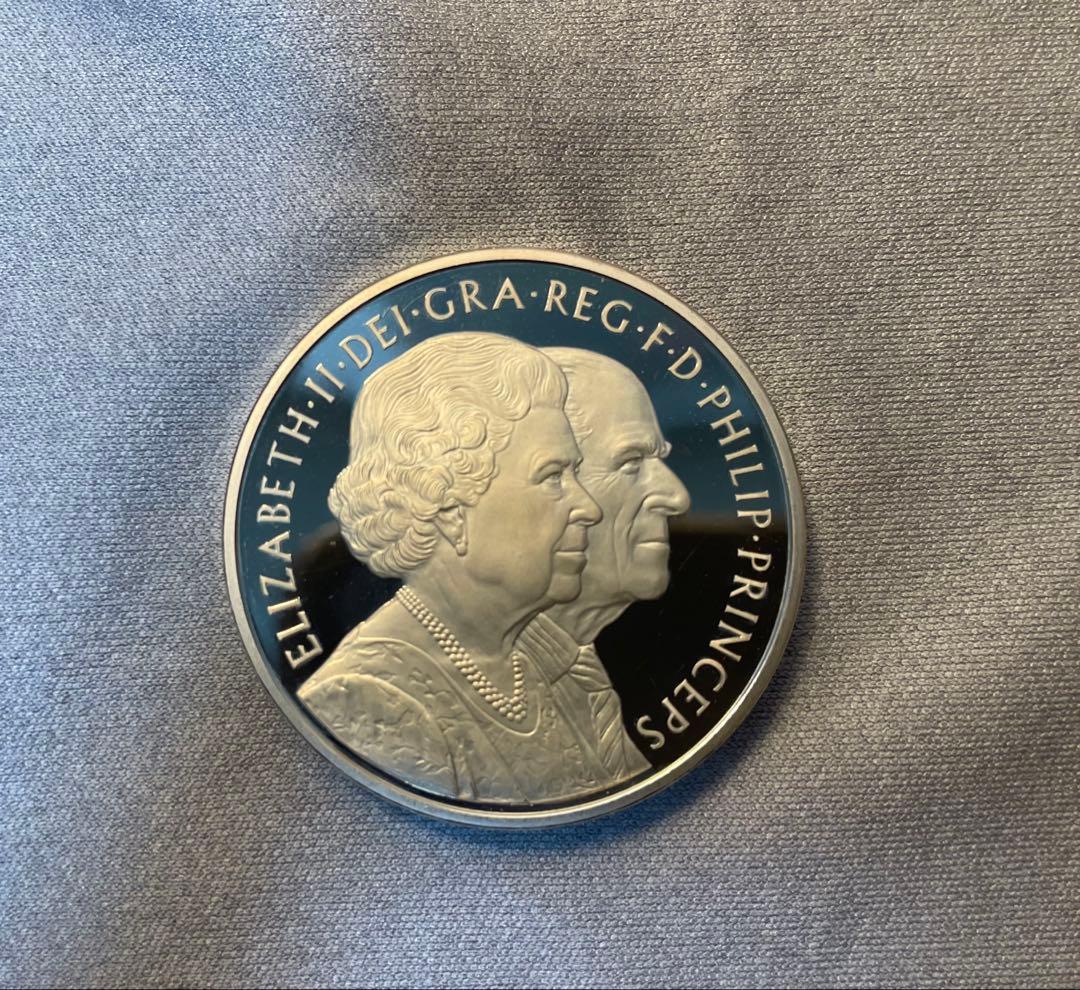 2007年 5ポンド記念銀貨（約57g） エリザベス女王（通称:幾何学模様）