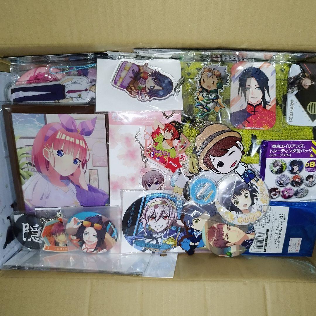 大量 アニメ ゲーム グッズ 缶バッジ 紙類 まとめ売り 格安 処分 セット