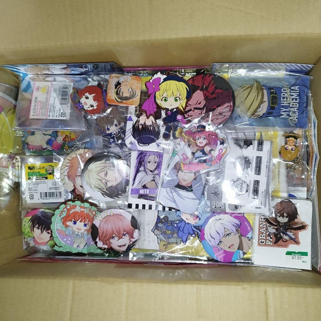 大量 アニメ ゲーム グッズ 缶バッジ 紙類 まとめ売り 格安 処分 セット
